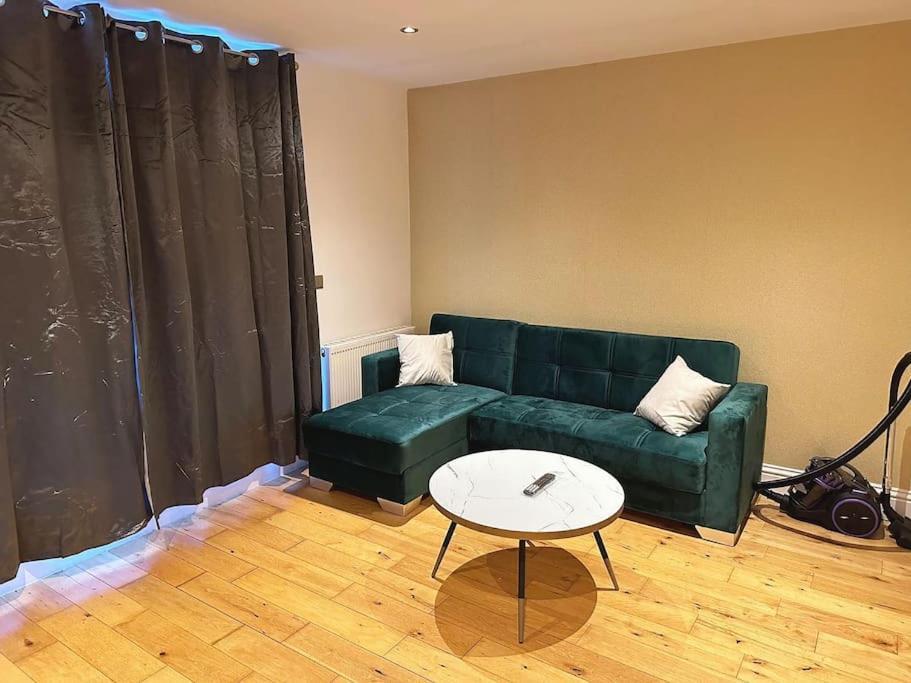 1 Bed Room Flat Near Central Londra Dış mekan fotoğraf